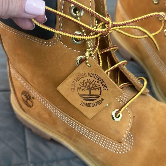 Women’s Timberland boots.   Like new - Picture 6 of 7